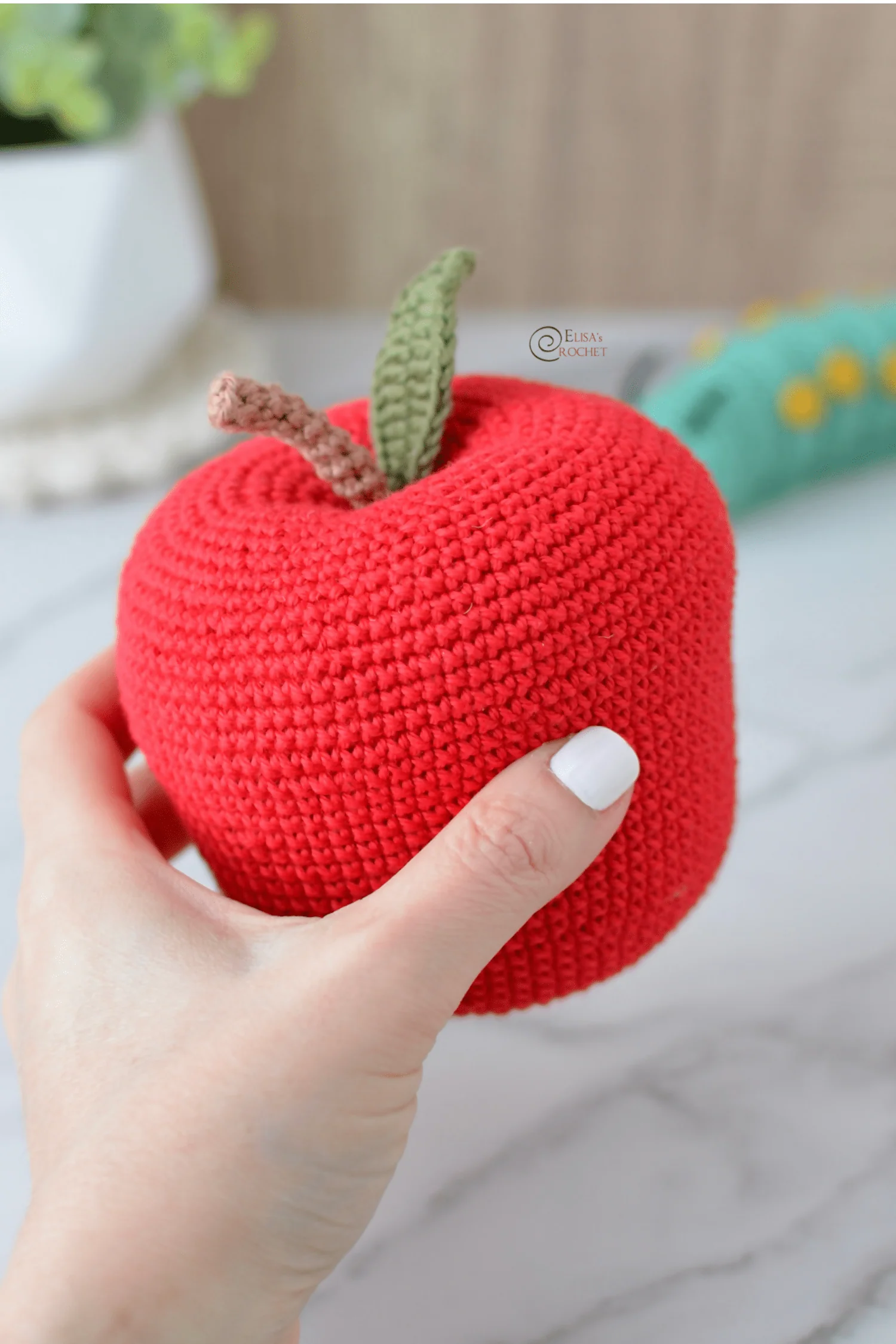 Ziggy the Caterpillar and its Apple (Crochet) - Image 2